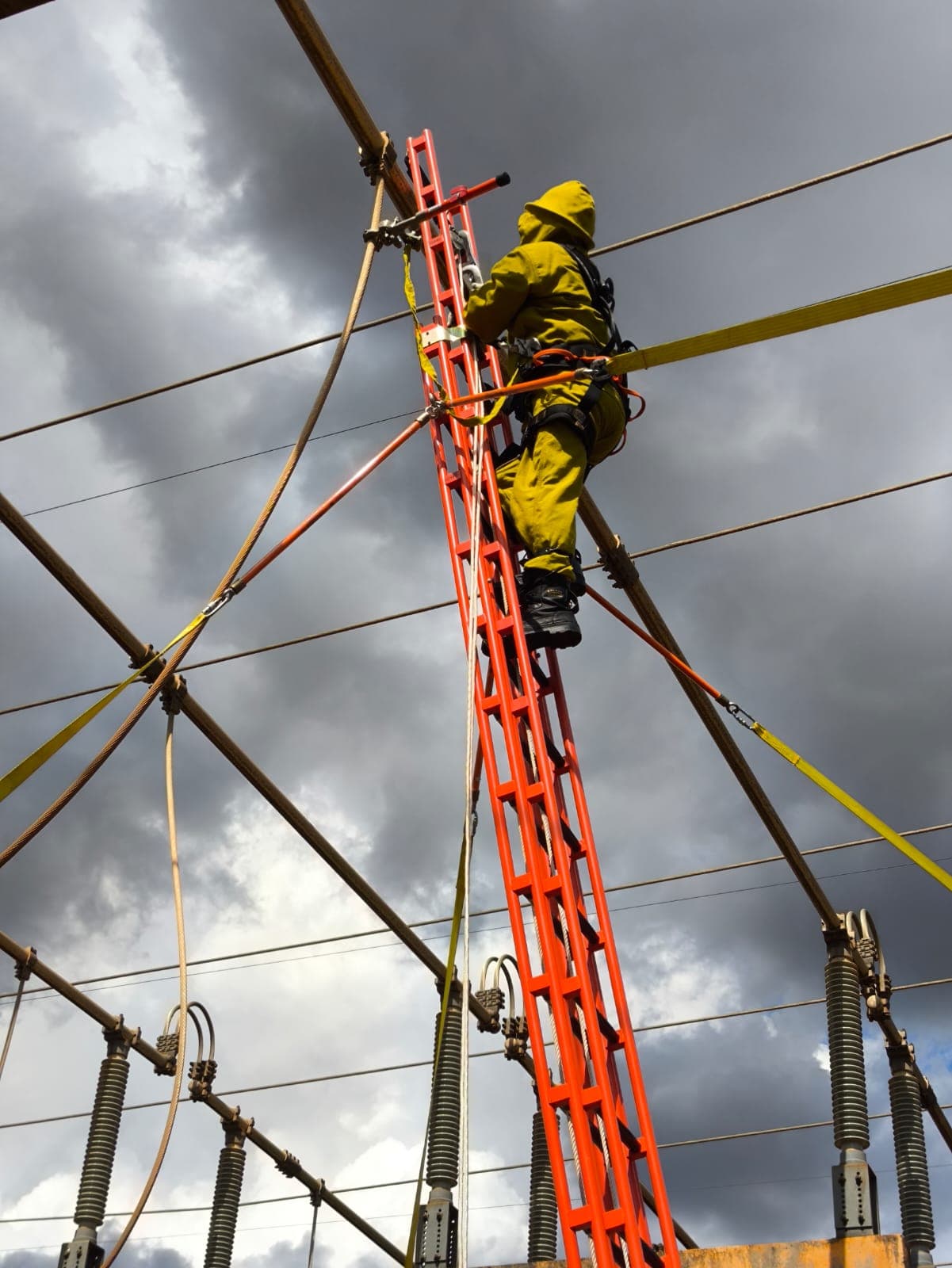 Carlos Eduardo em operação de linha viva 138kV COPEL